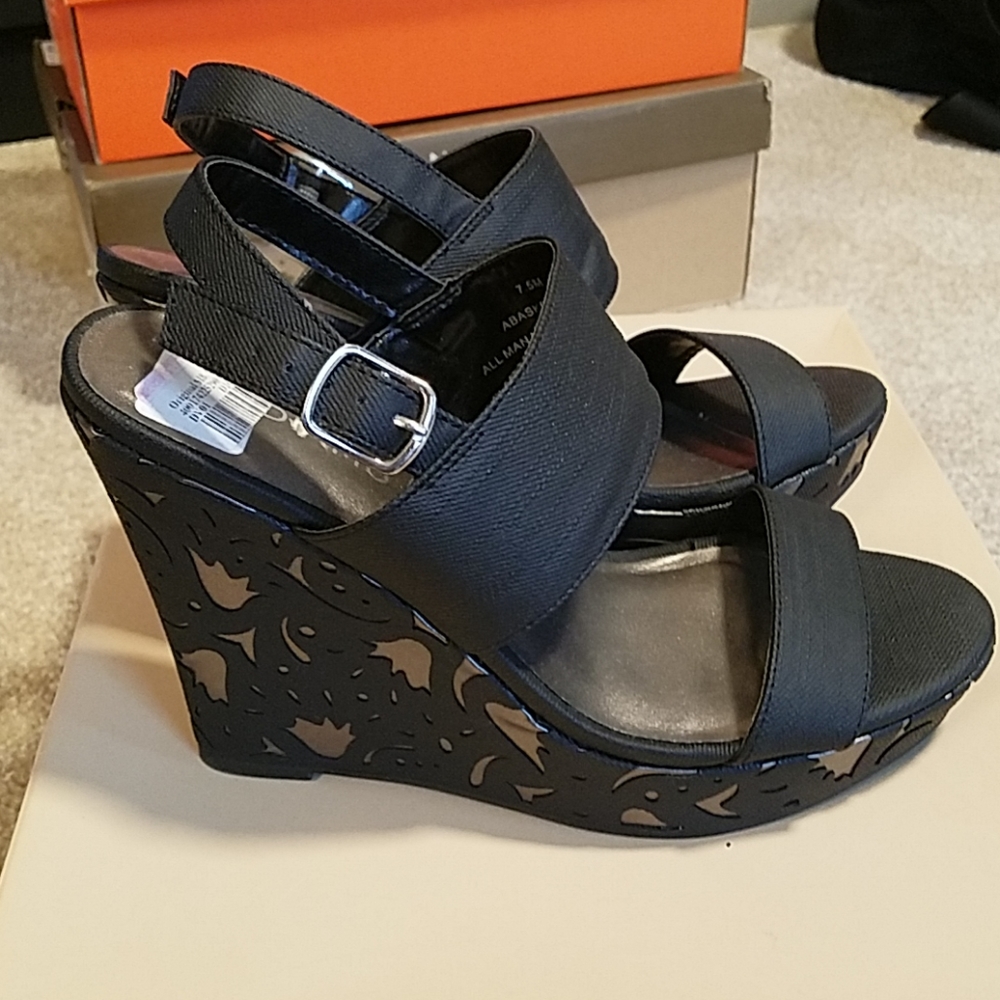 Black wedge sandles